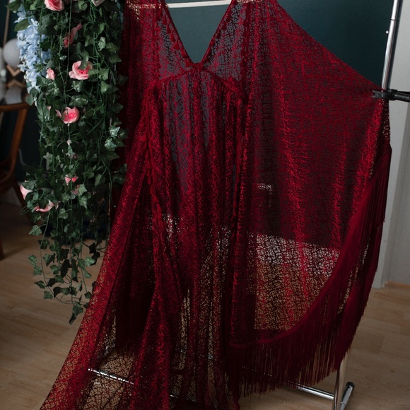 Red Lace Gown - Picture 1 of 3